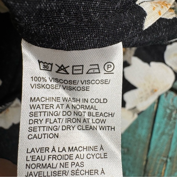 Lord & Taylor Black Floral Button Down Shirt Size XL NWT - Picture 8 of 8